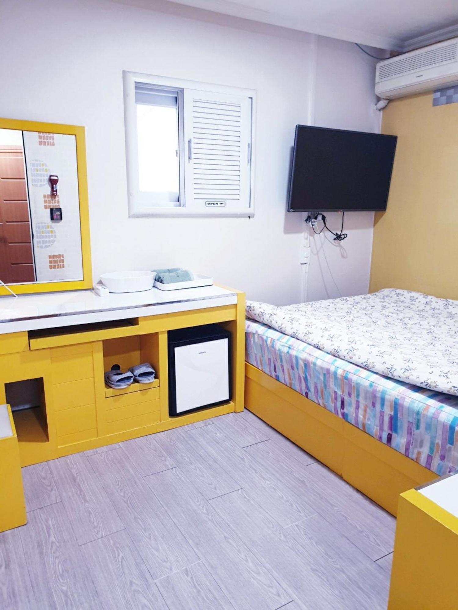 Oppa Hostel Sinchon-Hongdae Сеул Екстер'єр фото